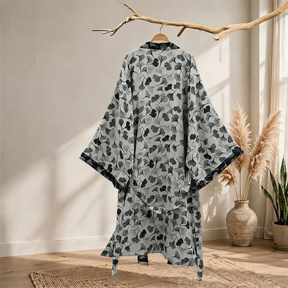 Kimono in cotone con foglie di ginkgo bianche e nere - image 6