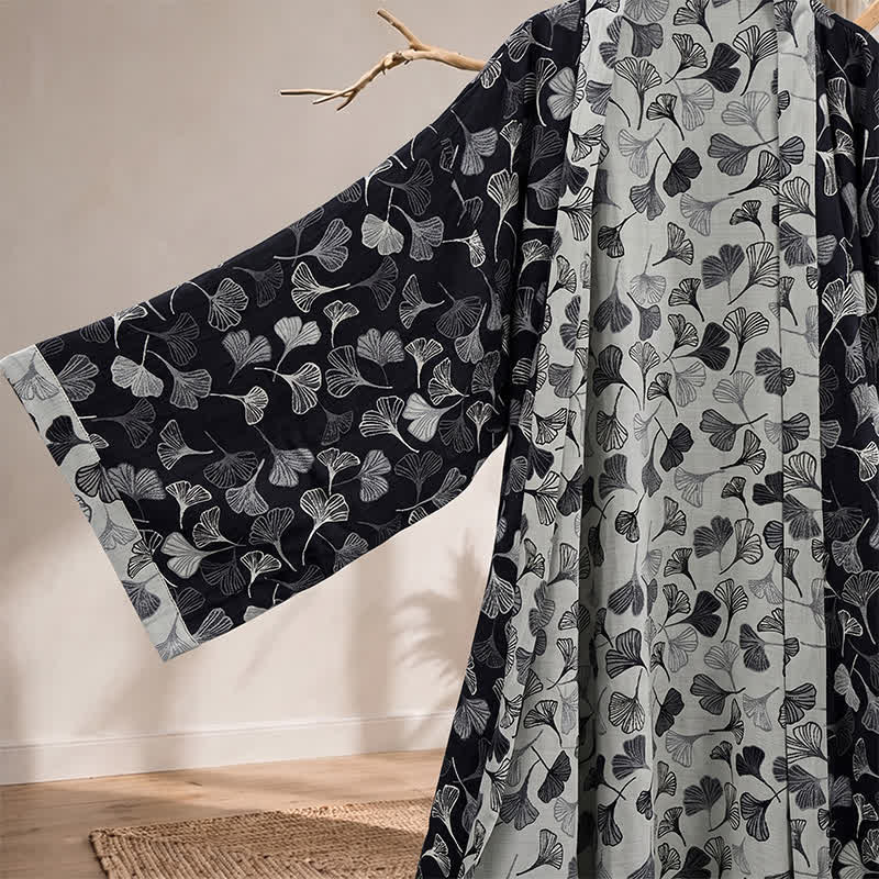 Kimono in cotone con foglie di ginkgo bianche e nere - image 3