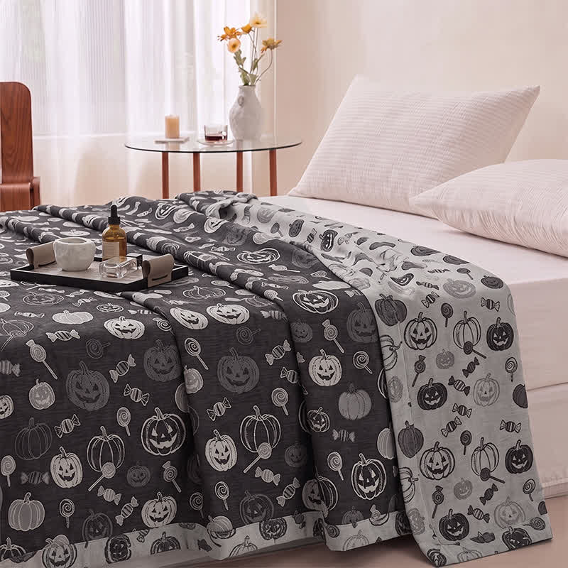 Coperta in cotone nera a forma di zucca di Halloween con motivo caramelle - image 3
