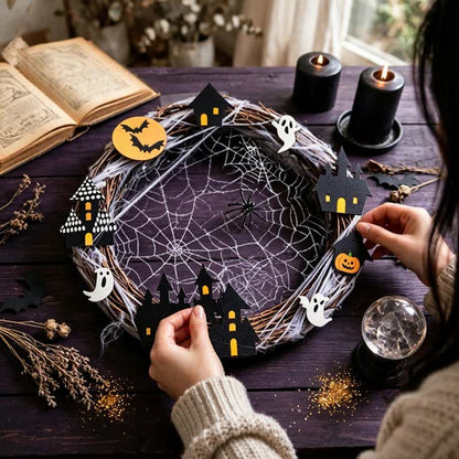 Ghirlanda di rami per Halloween con decorazioni a ragnatela - image 4