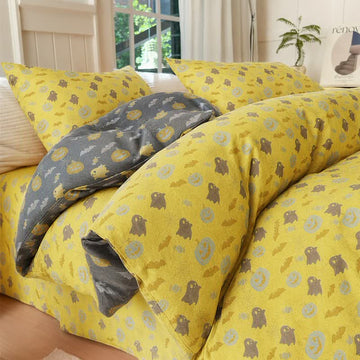 Set di biancheria da letto in cotone a 4 pezzi con motivo zucca e fantasmi multicolore. - Giallo e grigio - Set di biancheria da letto (4 pezzi) - Matrimoniale Grande - image 0