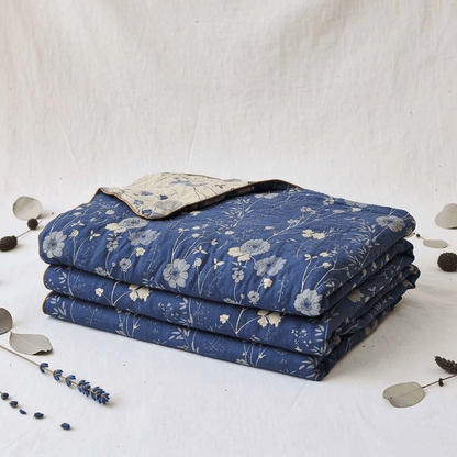 Trapunta reversibile blu a fantasia floreale in stile cottage - image 1