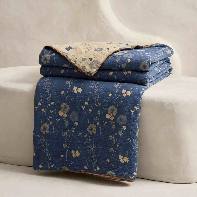 Trapunta reversibile blu a fantasia floreale in stile cottage - image 2