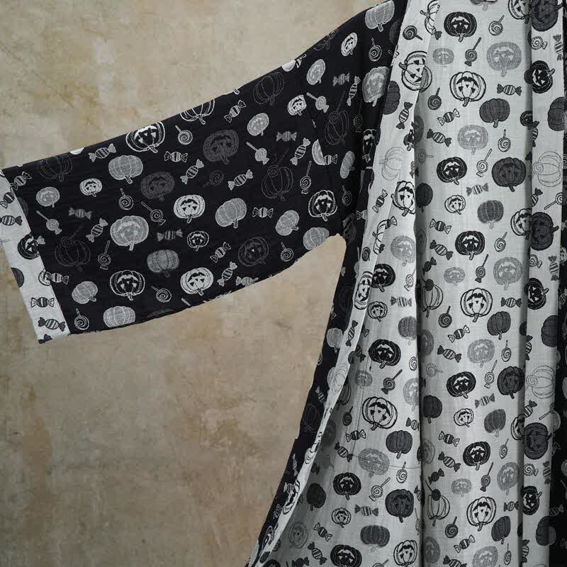 Kimono in cotone con motivo zucca di Halloween e caramelle - image 3