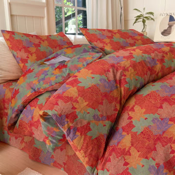 Set di biancheria da letto con copripiumino in cotone con motivo a foglie d'acero colorate. - Rosso e verde - Set di biancheria da letto (4 pezzi) - Matrimoniale Grande - image 0