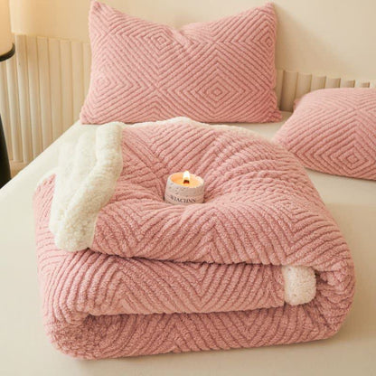 Coperta in pile di corallo con motivo geometrico a rombi - image 12