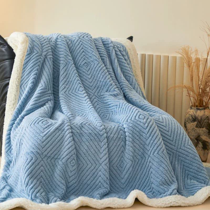 Coperta in pile di corallo con motivo geometrico a rombi - image 16
