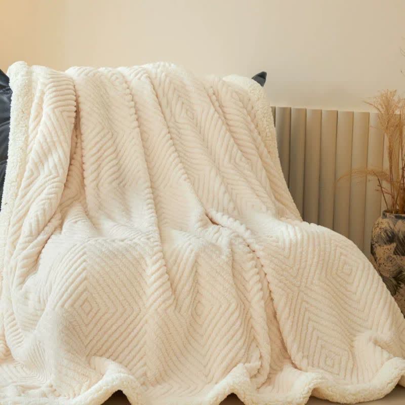 Coperta in pile di corallo con motivo geometrico a rombi - image 8