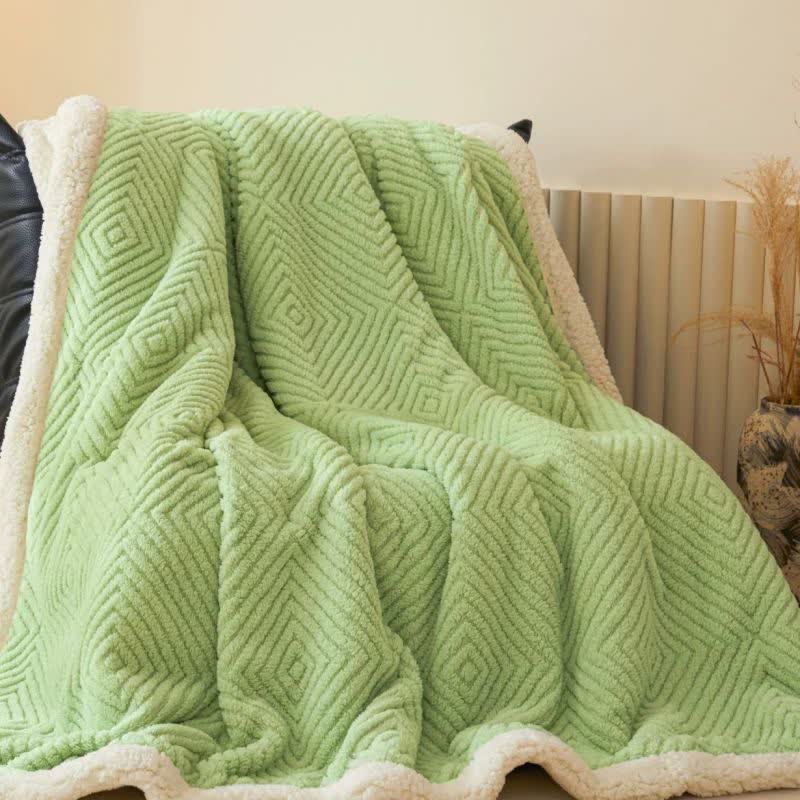 Coperta in pile di corallo con motivo geometrico a rombi - image 25