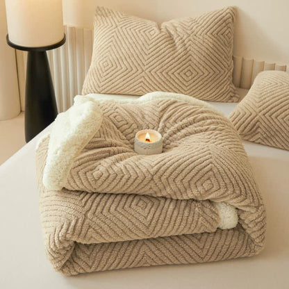 Coperta in pile di corallo con motivo geometrico a rombi - image 21