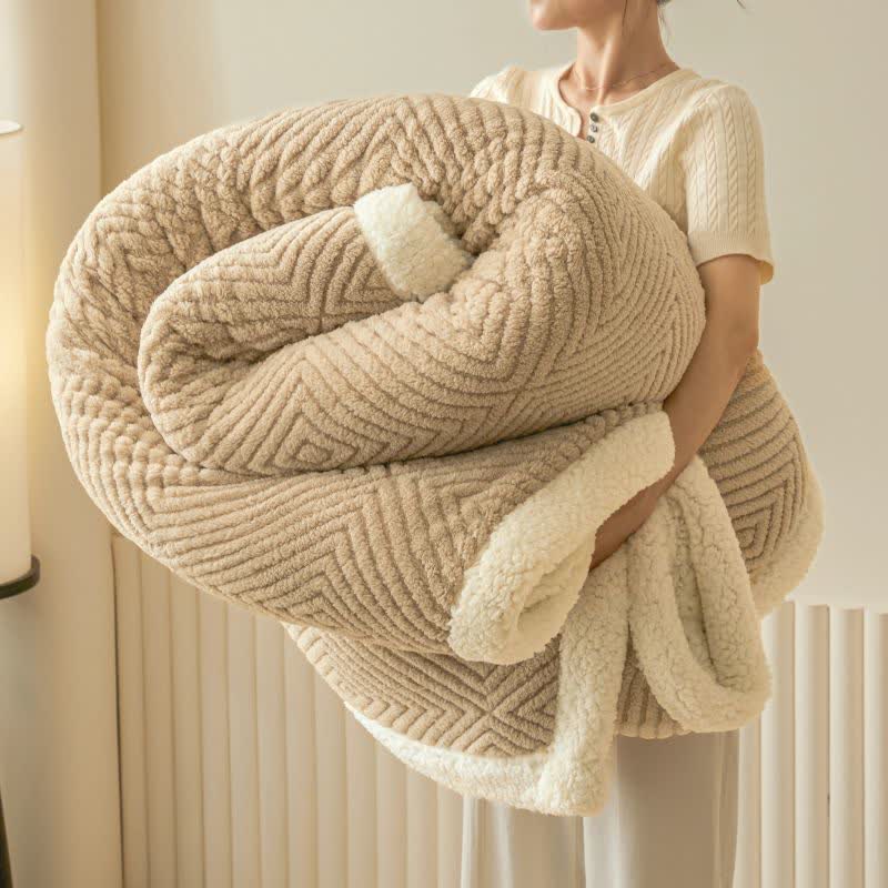 Coperta in pile di corallo con motivo geometrico a rombi - Cammello - 79" x 91" - image 19