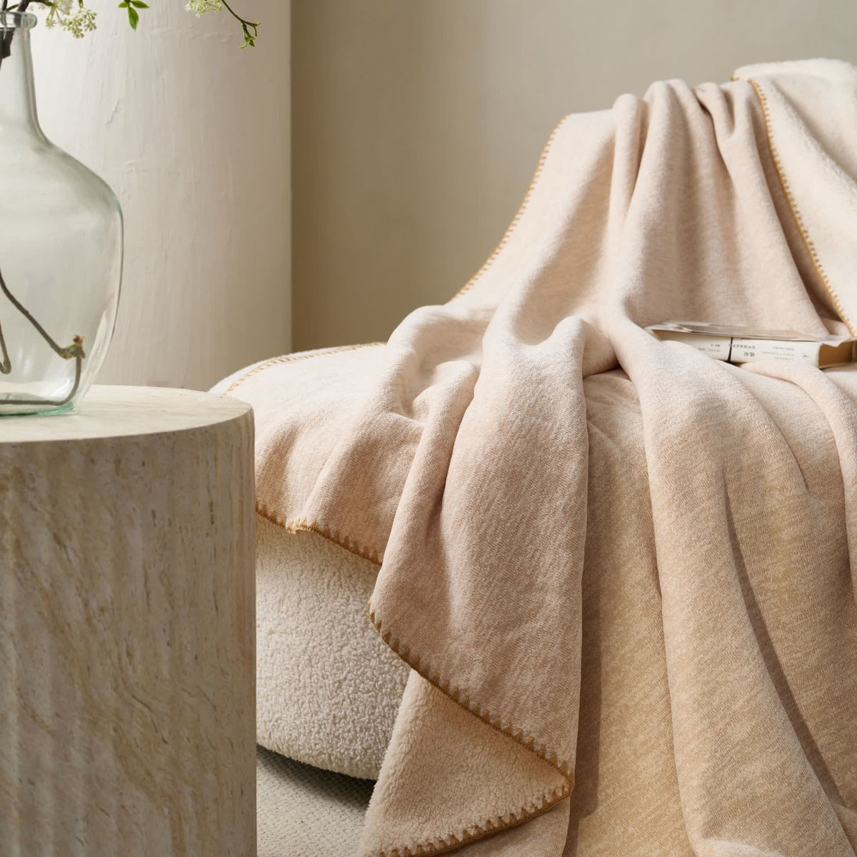 Coperta minimalista in pile sherpa a doppia faccia - image 12