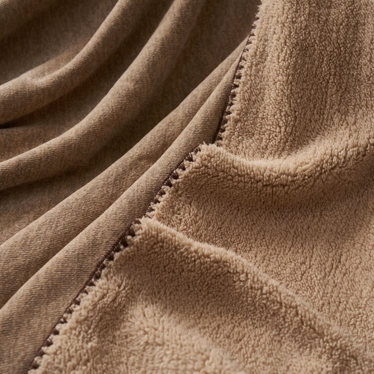 Coperta minimalista in pile sherpa a doppia faccia - image 3