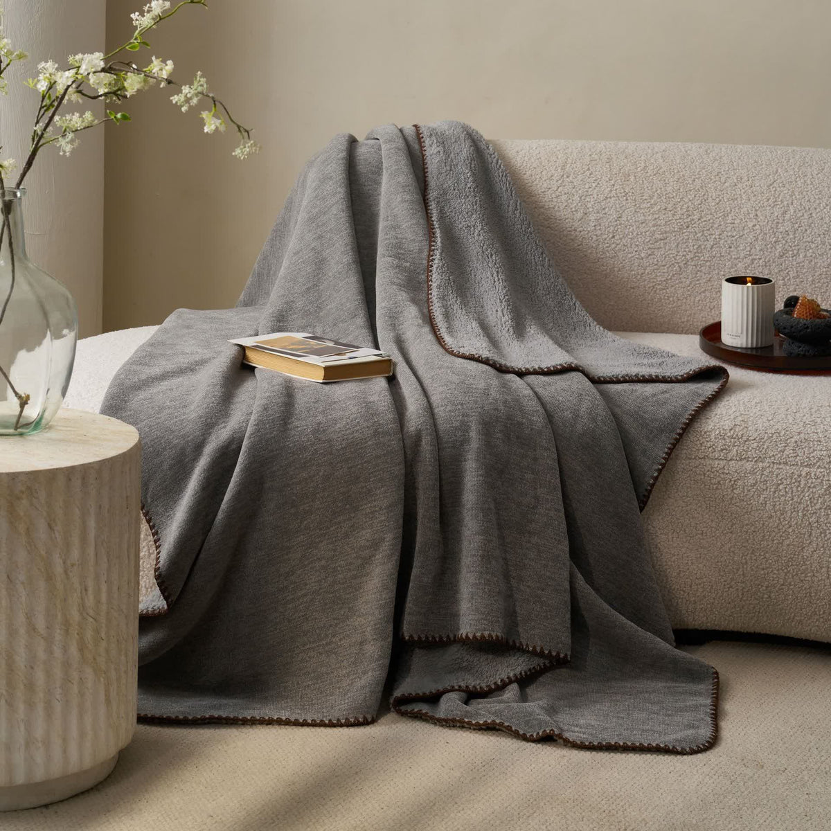 Coperta minimalista in pile sherpa a doppia faccia - Grigio scuro - 200cm x 230cm - image 5
