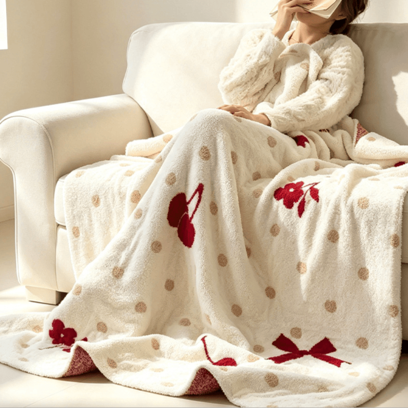 Coperta in jacquard con fiocco bianco e ciliegie - image 2
