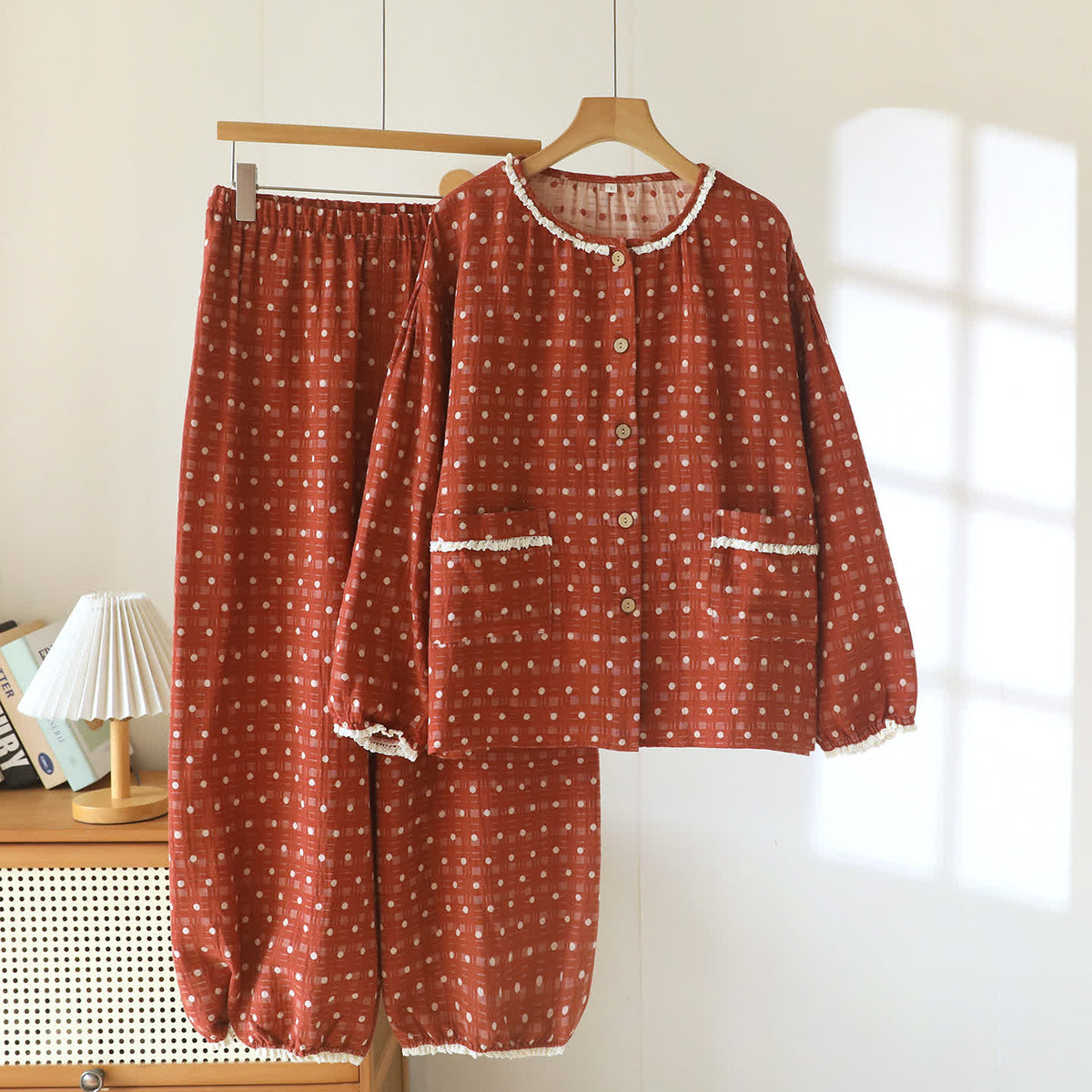 Completo da casa in garza di cotone a pois con pizzo - Rosso mattone - 2XL - image 12