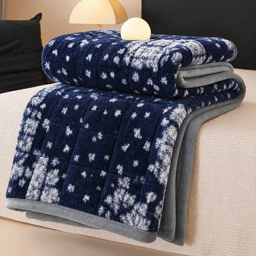 Soffice coperta trapuntata con fiocchi di neve blu - Blu - Coperta - 79" x 91" - image 0