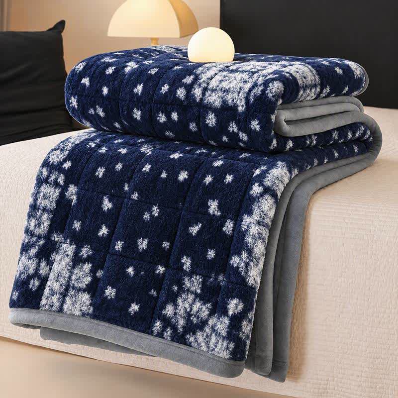 Soffice coperta trapuntata con fiocchi di neve blu - Blu - Coperta - 79" x 91" - image 0