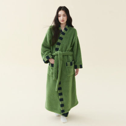 Accappatoio in morbido pile con finiture a contrasto. - Verde avocado - Accappatoio con pantaloni - Donna XL - image 1