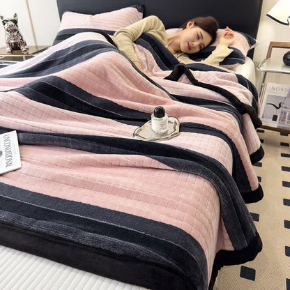 Morbida coperta con motivo a righe geometriche a griglia. - image 14