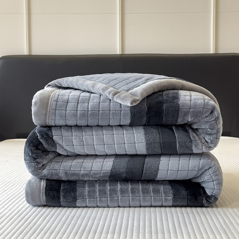 Morbida coperta con motivo a righe geometriche a griglia. - image 33
