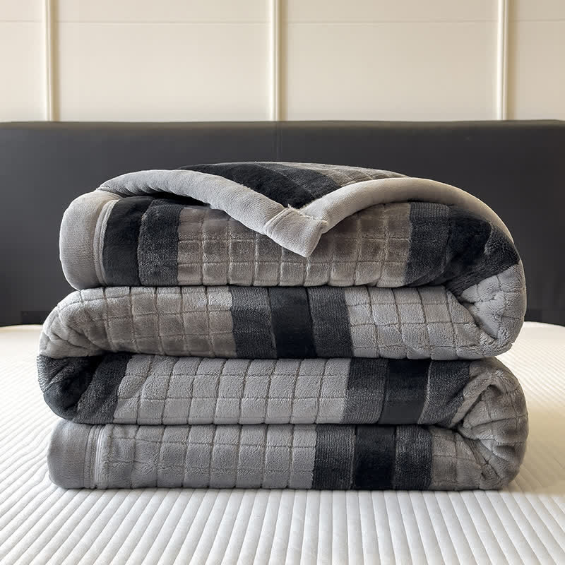Morbida coperta con motivo a righe geometriche a griglia. - image 63
