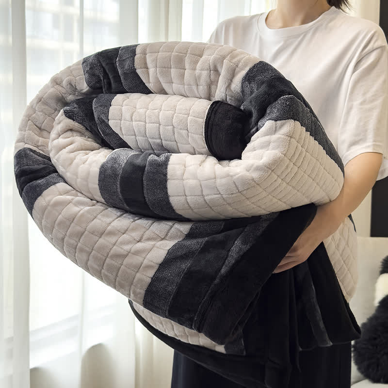 Morbida coperta con motivo a righe geometriche a griglia. - Bianco - 79" x 91" - image 0