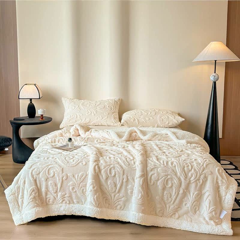Coperta in morbido sherpa con motivo a rilievo - image 1