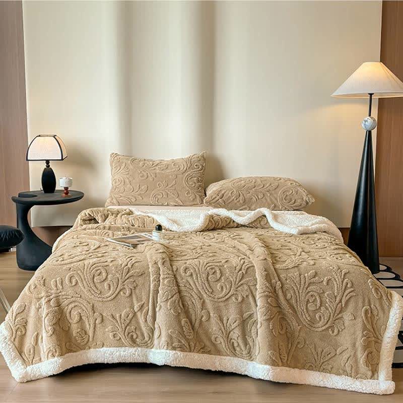 Coperta in morbido sherpa con motivo a rilievo - image 24