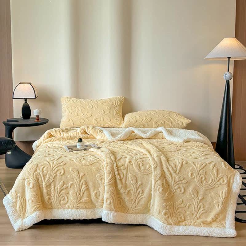 Coperta in morbido sherpa con motivo a rilievo - image 9