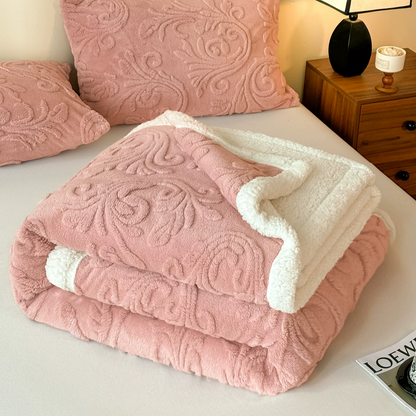 Coperta in morbido sherpa con motivo a rilievo - image 31