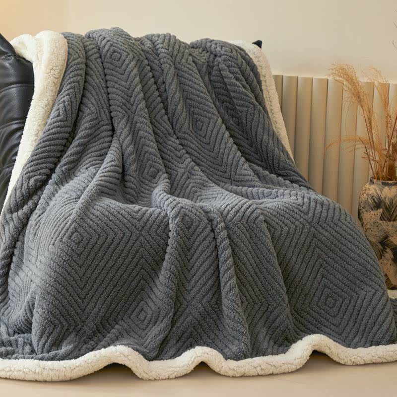Coperta in sherpa con trama a rombi - image 8