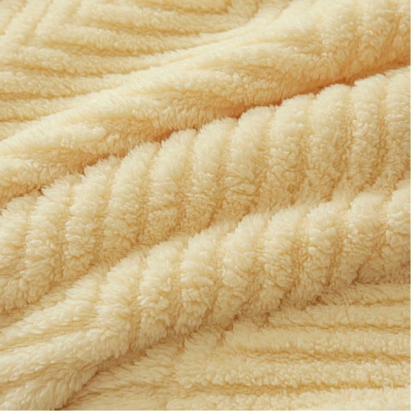 Coperta in sherpa con trama a rombi - image 49