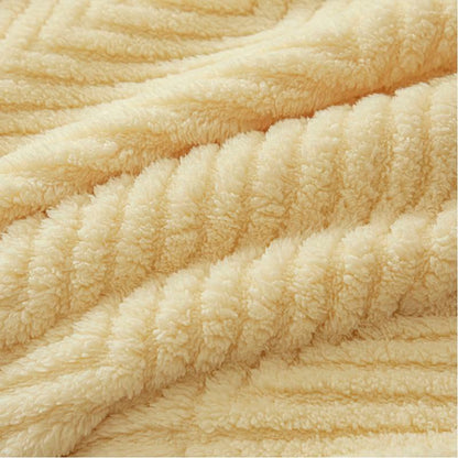 Coperta in sherpa con trama a rombi - image 49