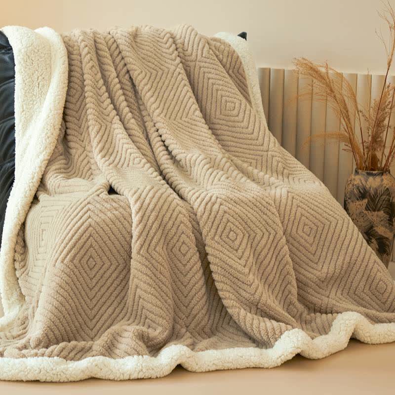 Coperta in sherpa con trama a rombi - image 3