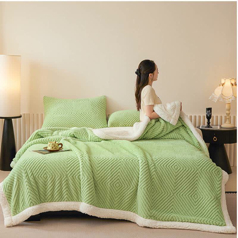 Coperta in sherpa con trama a rombi - image 25
