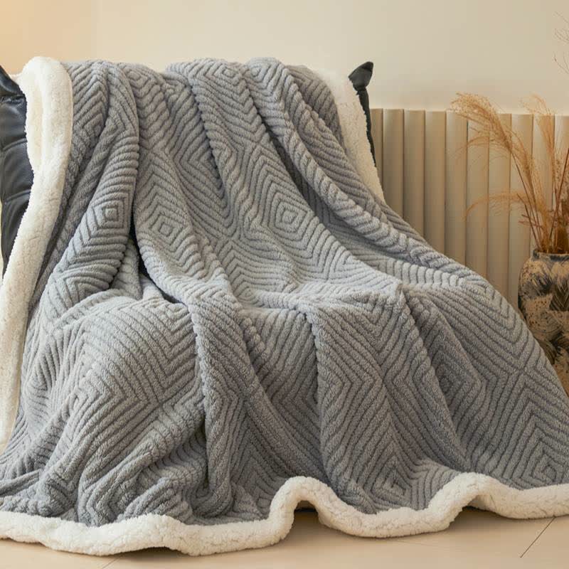 Coperta in sherpa con trama a rombi - image 13