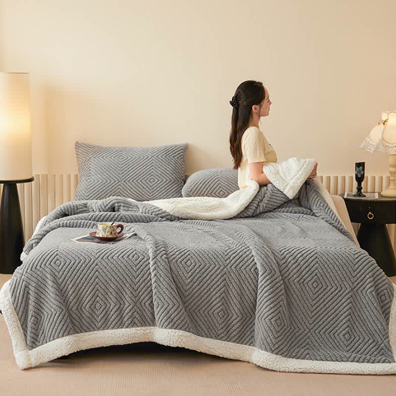 Coperta in sherpa con trama a rombi - image 11
