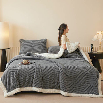 Coperta in sherpa con trama a rombi - image 6