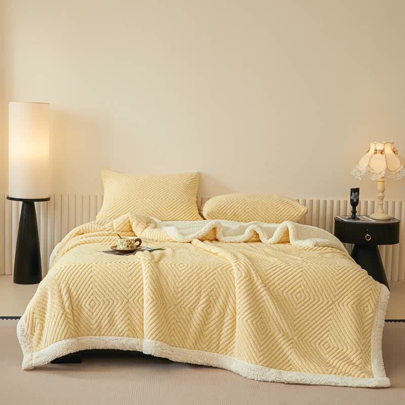 Coperta in sherpa con trama a rombi - image 43