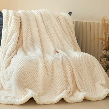Coperta in sherpa con trama a rombi - image 36