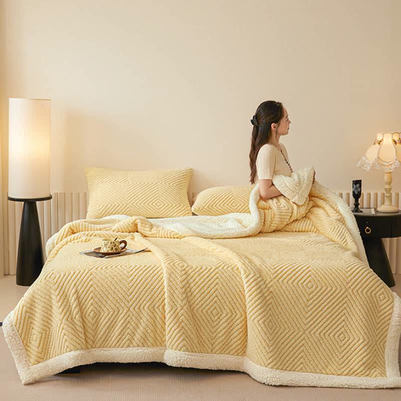 Coperta in sherpa con trama a rombi - image 44