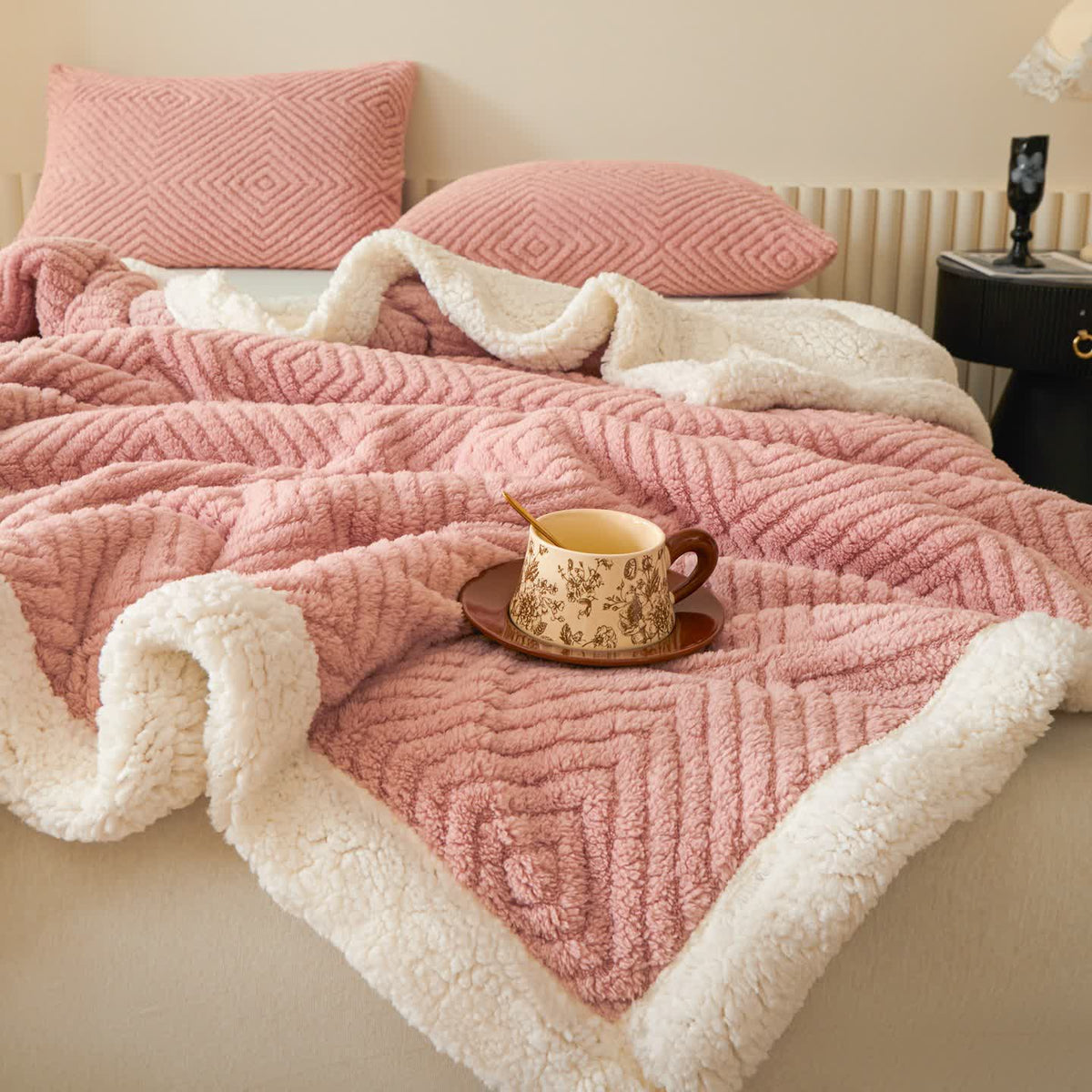 Coperta in sherpa con trama a rombi - image 21