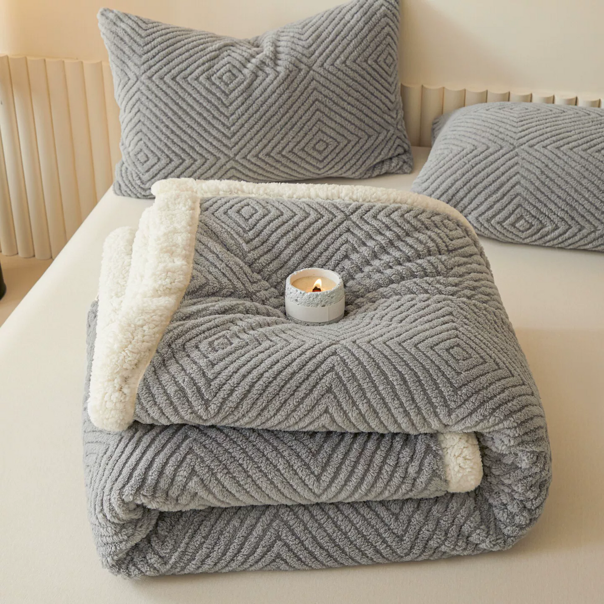 Coperta in sherpa con trama a rombi - image 14