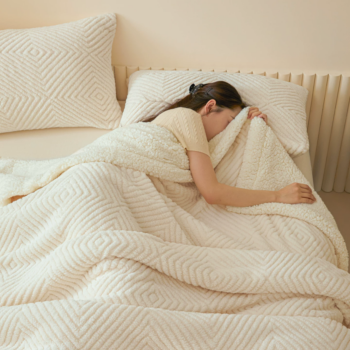 Coperta in sherpa con trama a rombi - image 38