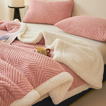 Coperta in sherpa con trama a rombi - image 18