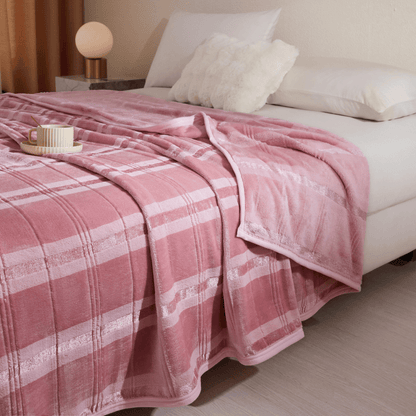 Morbida coperta in pile a righe e quadri - image 1