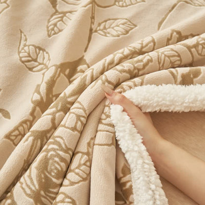 Coperta accogliente e romantica con rose rosa - image 17
