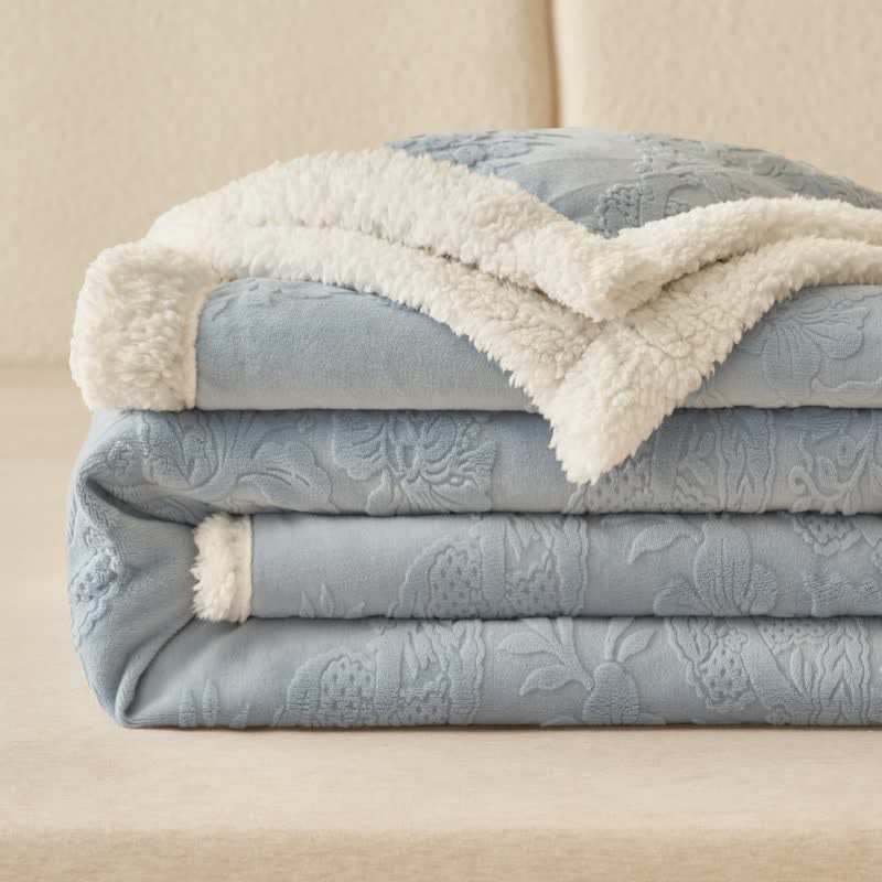 Elegante coperta in pile con motivo floreale in rilievo - image 1