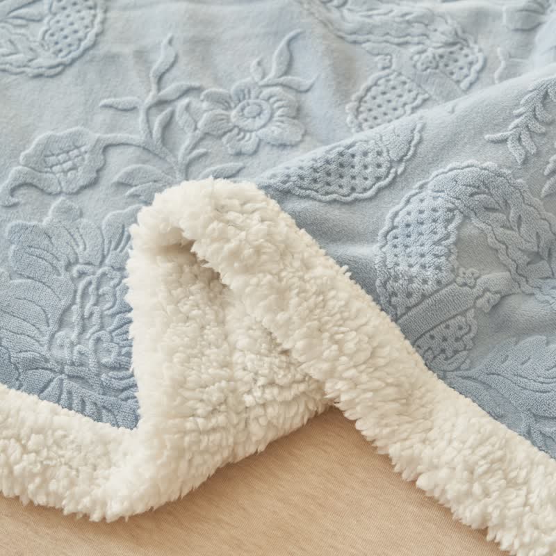 Elegante coperta in pile con motivo floreale in rilievo - image 9